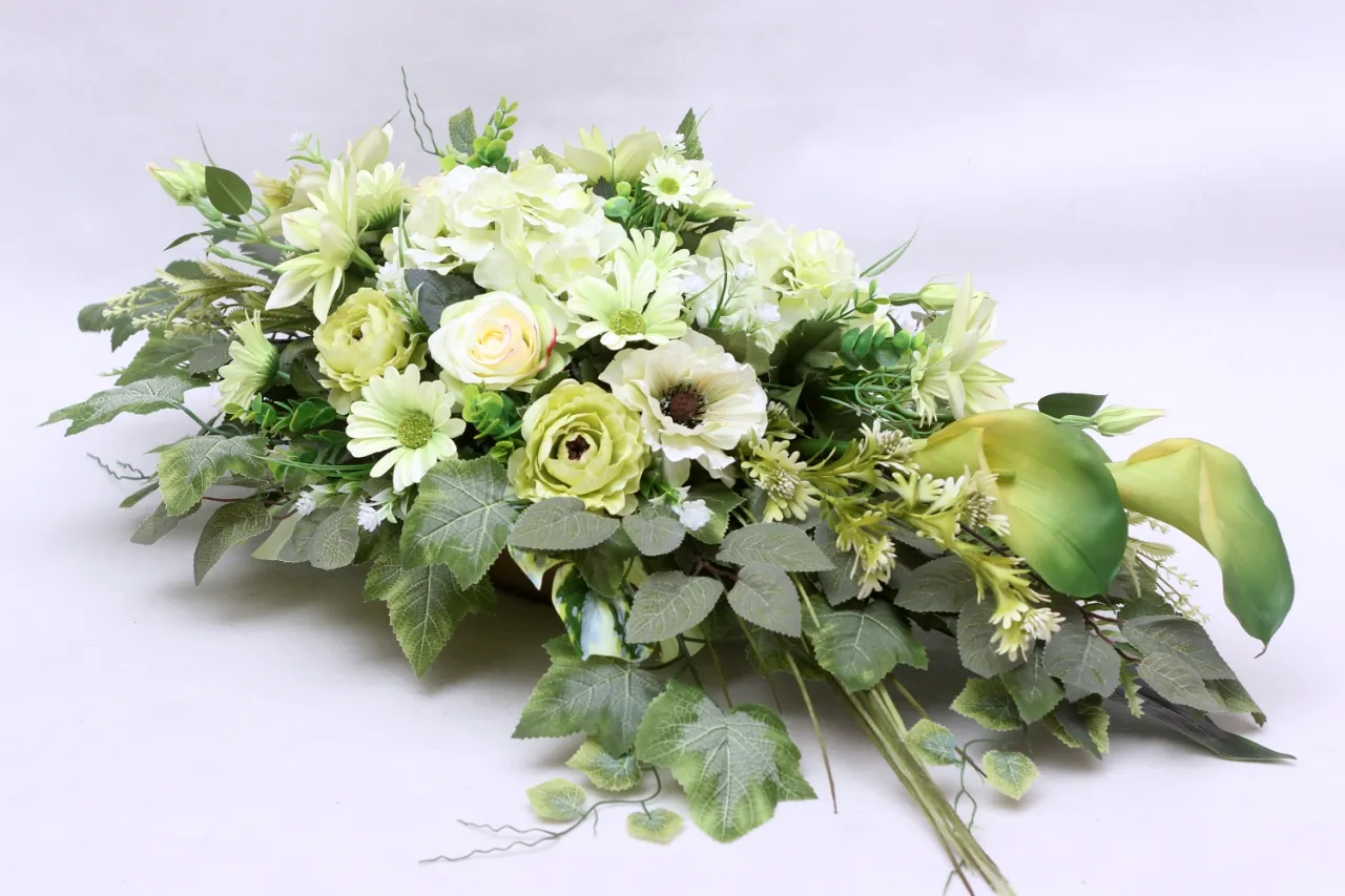 Zdjęcie Jak zrobić stroiki na cmentarz: krok po kroku, aby uczcić bliskich