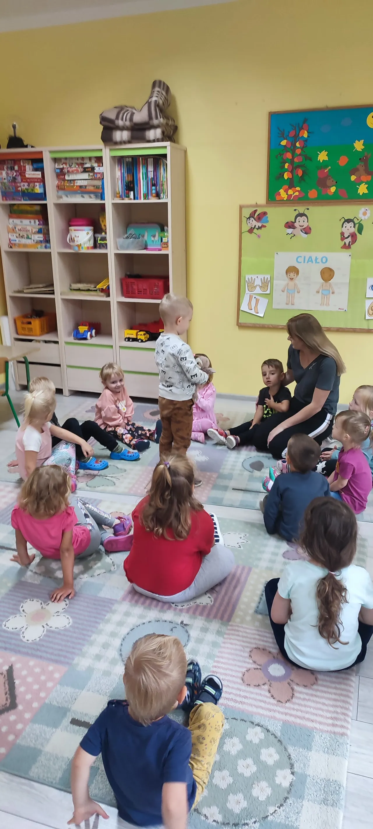 Zdjęcie Zabawy integracyjne w przedszkolu – proste pomysły na budowanie relacji w grupie