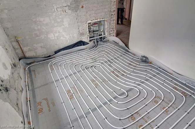 Zdjęcie Czy pompa z kotła wystarczy na ogrzewanie podłogowe 150m2? Sprawdź, co musisz wiedzieć!