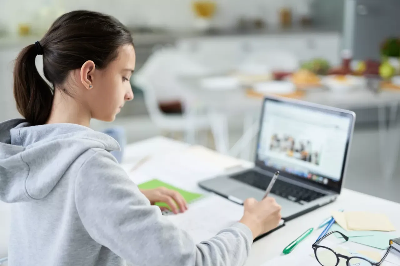 Zdjęcie Czy po szkole w chmurze można iść na studia? Oto co musisz wiedzieć