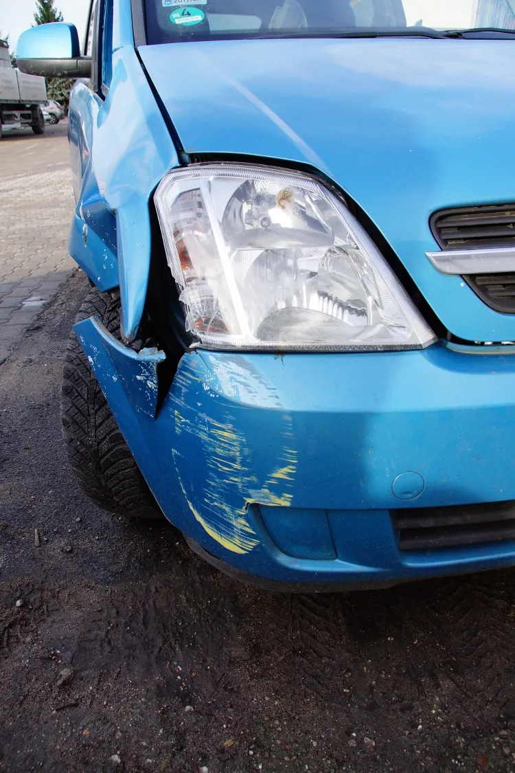 Zdjęcie Jak zdjąć zderzak Opel Meriva - proste kroki, uniknij błędów