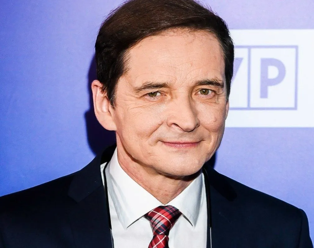 Zdjęcie Czy babiarz ma żonę? Zaskakujące fakty o Przemysławie Babiarzu