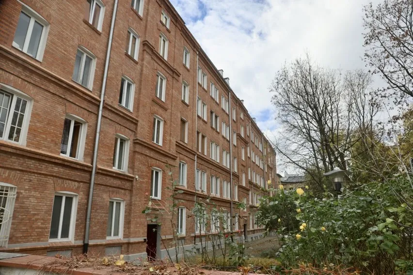 Zdjęcie Osiedle w Warszawie jak osiedle: porównanie Zasadowa i Starodęby