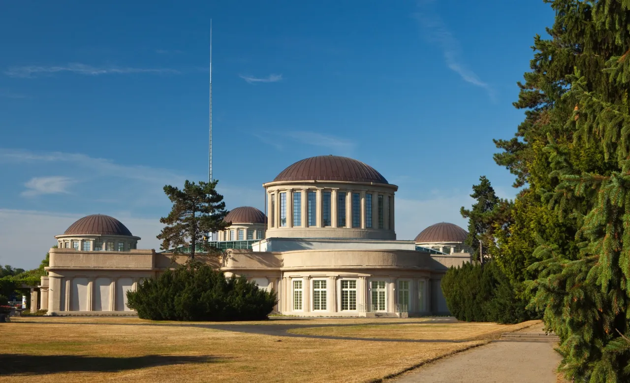 Zdjęcie Muzeum sztuki współczesnej Poznań: Odkryj fascynujące wystawy i artystów
