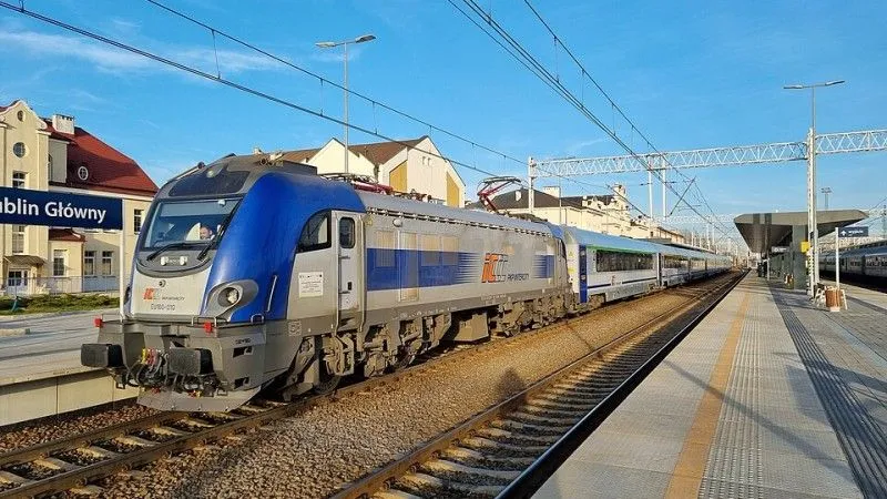 Zdjęcie Czy w pociągach Intercity jest wifi? Sprawdź, co musisz wiedzieć