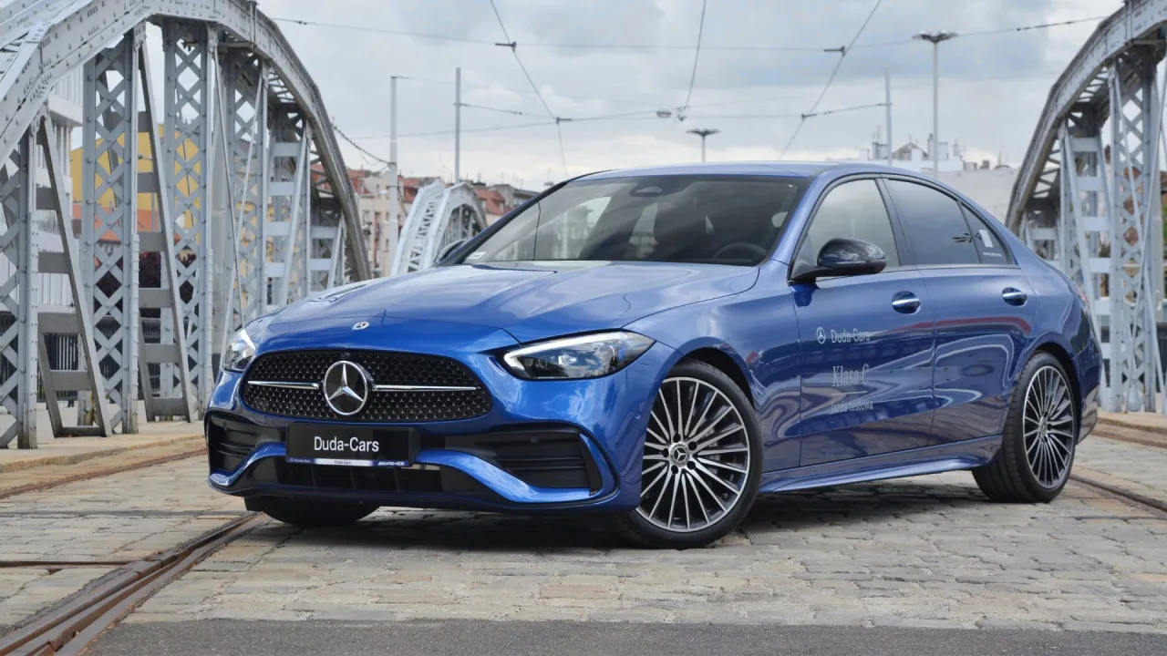 Zdjęcie Mercedes-Benz Klasy C: luksus, osiągi i nowoczesne technologie