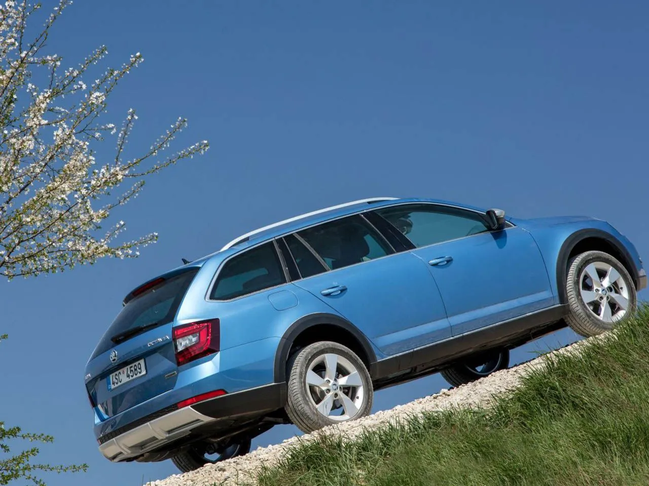 Zdjęcie Jakie opony do Skoda Octavia 2 Kombi - uniknij błędnego wyboru opon