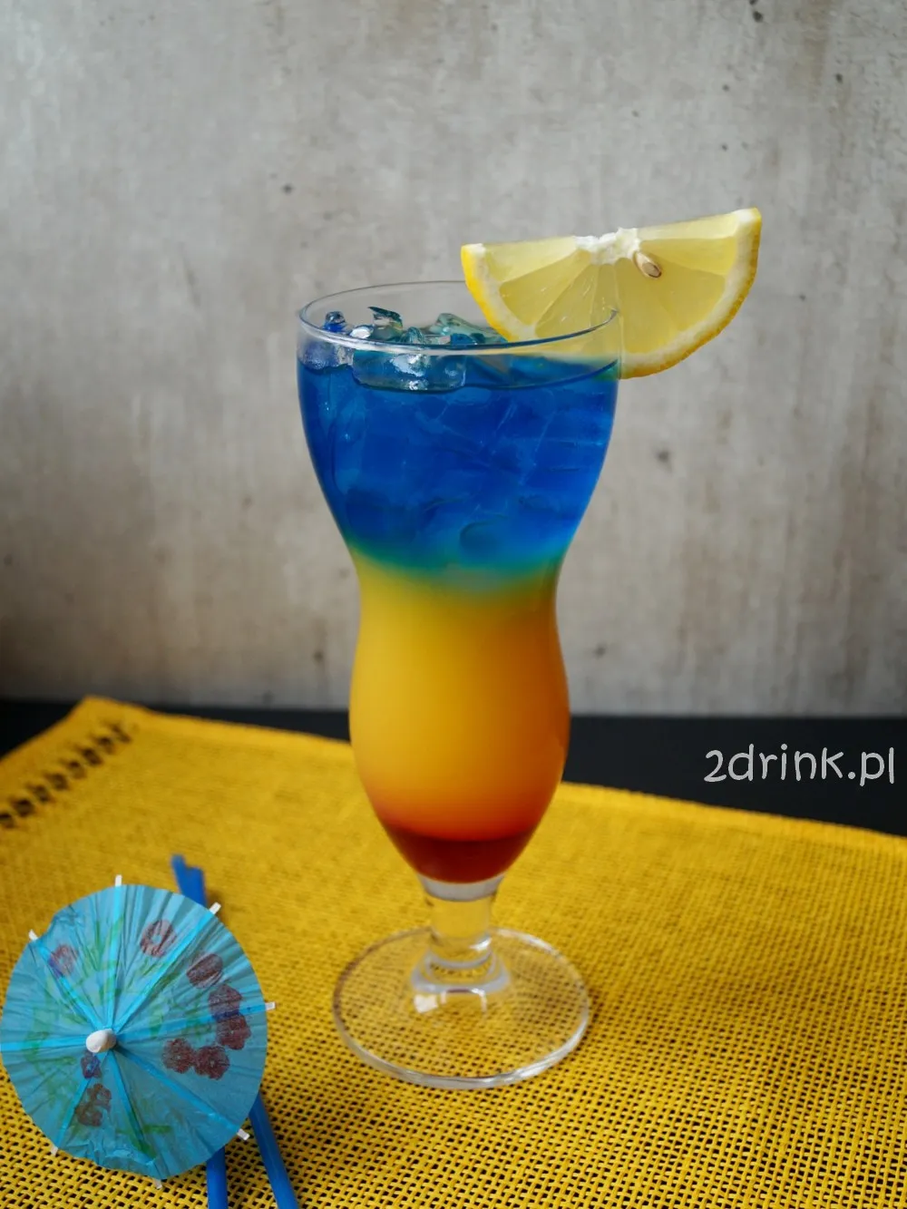 Zdjęcie Kolorowe drinki z blue curacao i grenadiną, które zachwycą gości