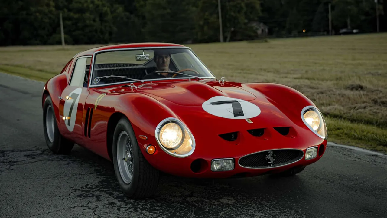 Zdjęcie Ile koni ma Ferrari? Odkryj moc legendarnych modeli Ferrari