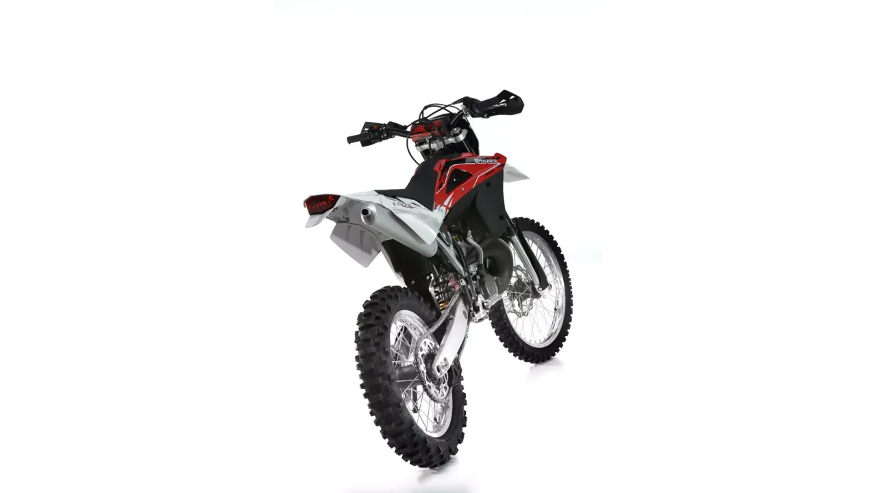 Zdjęcie Husqvarna WR 250 - pełne specyfikacje, opinie i porównania modeli