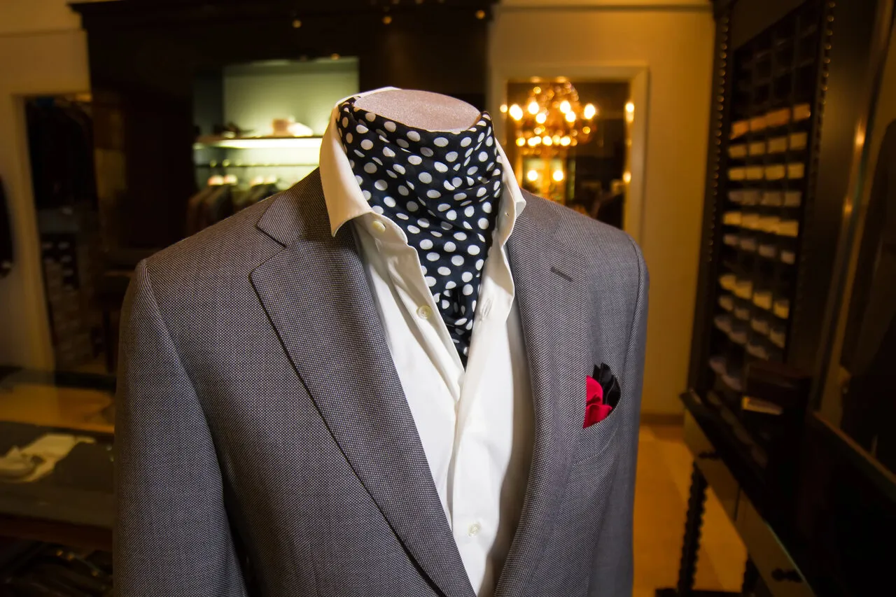 Zdjęcie Co zamiast krawata: stylowe alternatywy, które zachwycą każdego