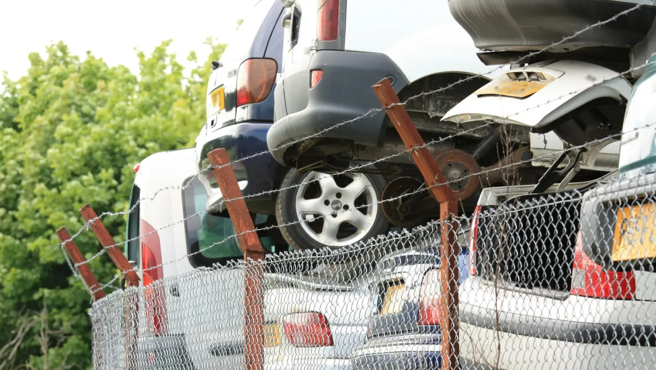 Zdjęcie Kto ponosi koszt recyklingu przy sprowadzeniu samochodu do Polski?