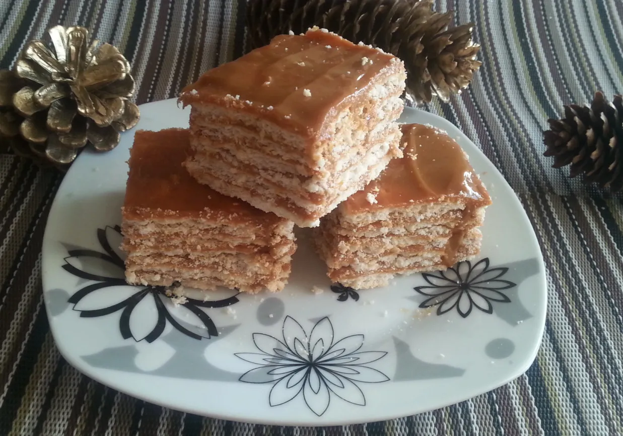 Zdjęcie Pyszne ciasto z cukierkami krówkami – łatwe przepisy na każdą okazję