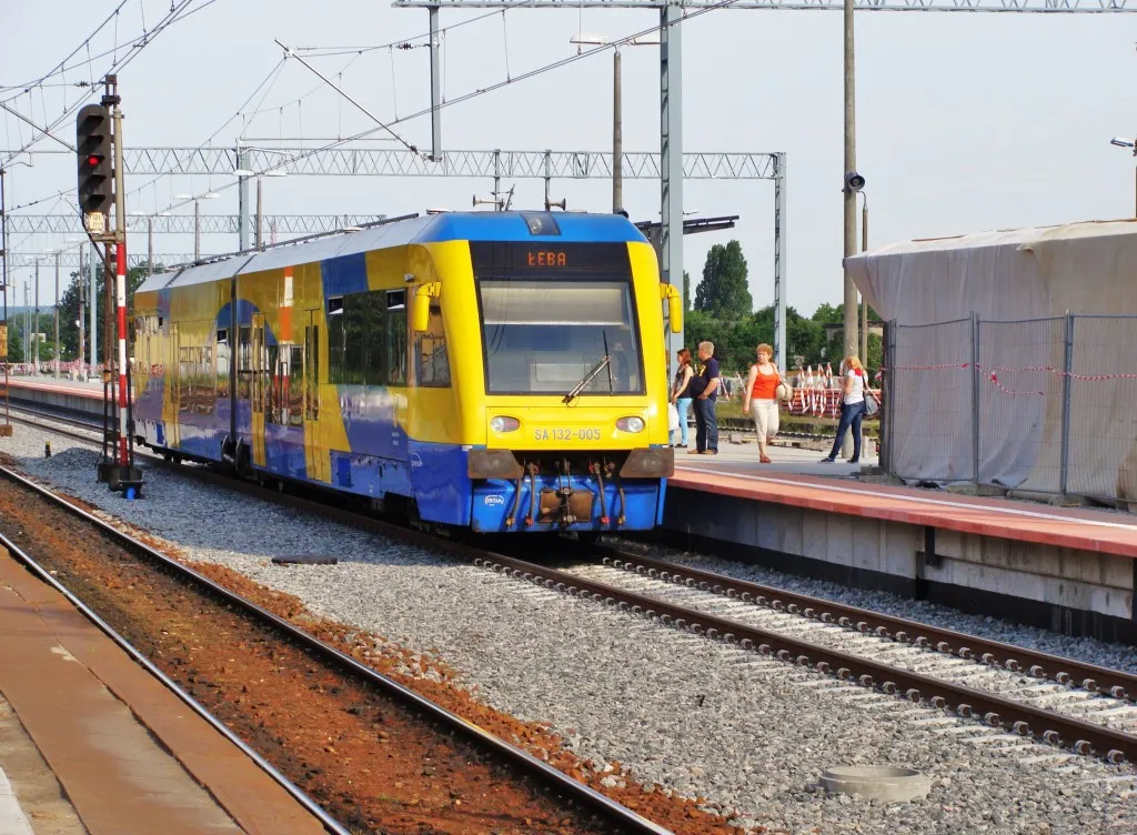 Zdjęcie Jak dojechać na Hel z Warszawy? Sprawdzone opcje transportu i ceny biletów