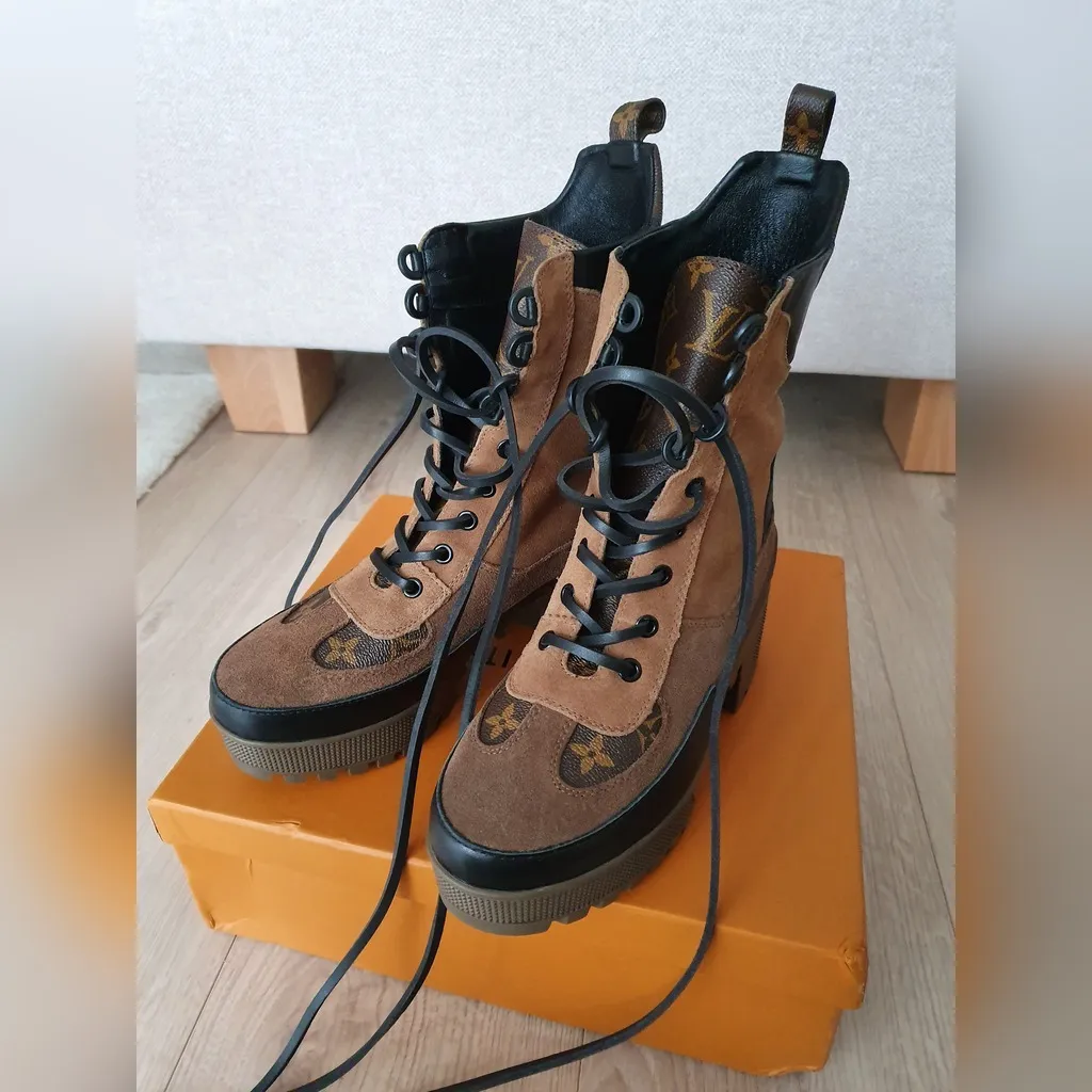 Zdjęcie Trapery jak Louis Vuitton – modne alternatywy, które zachwycą stylem