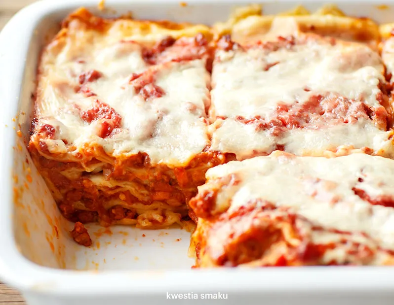 Zdjęcie Jak zrobić pyszną lasagne z mięsem mielonym i sosem bolognese – prosty przepis krok po kroku