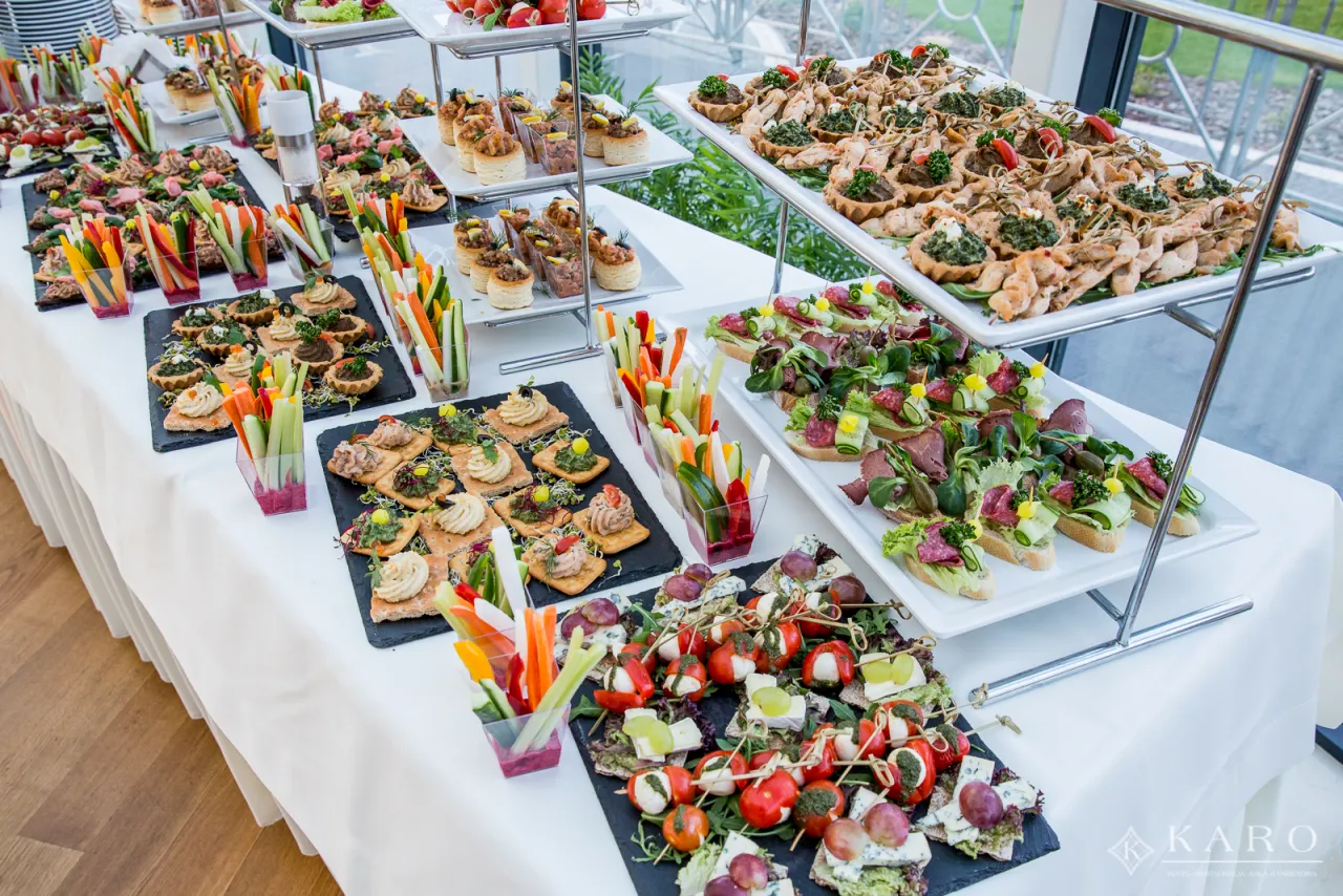 Zdjęcie Catering co to? Poznaj różne usługi cateringowe na Twoje wydarzenie