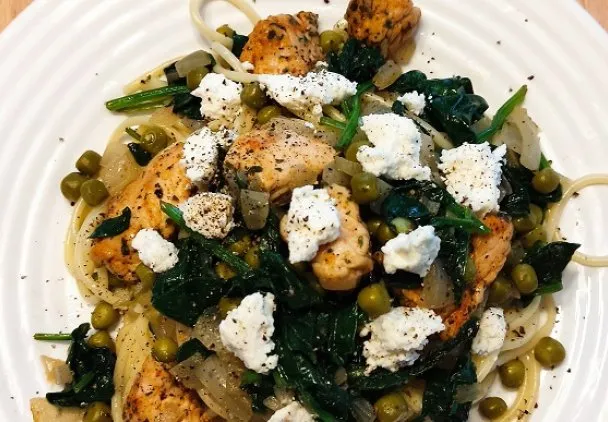 Zdjęcie Spaghetti z fetą: Przepis, triki i warianty na kultowy obiad