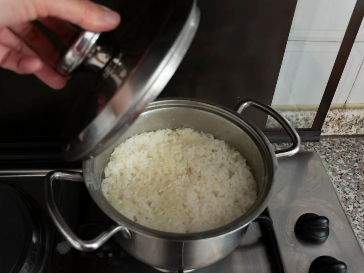 Zdjęcie Jak uprażyć ryż? Odkryj sekret szefów kuchni!