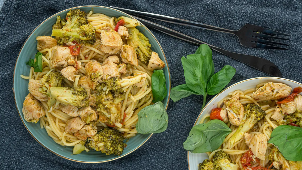 Zdjęcie Czy pesto jest dietetyczne? Odkryj jego kaloryczność i zdrowotne właściwości
