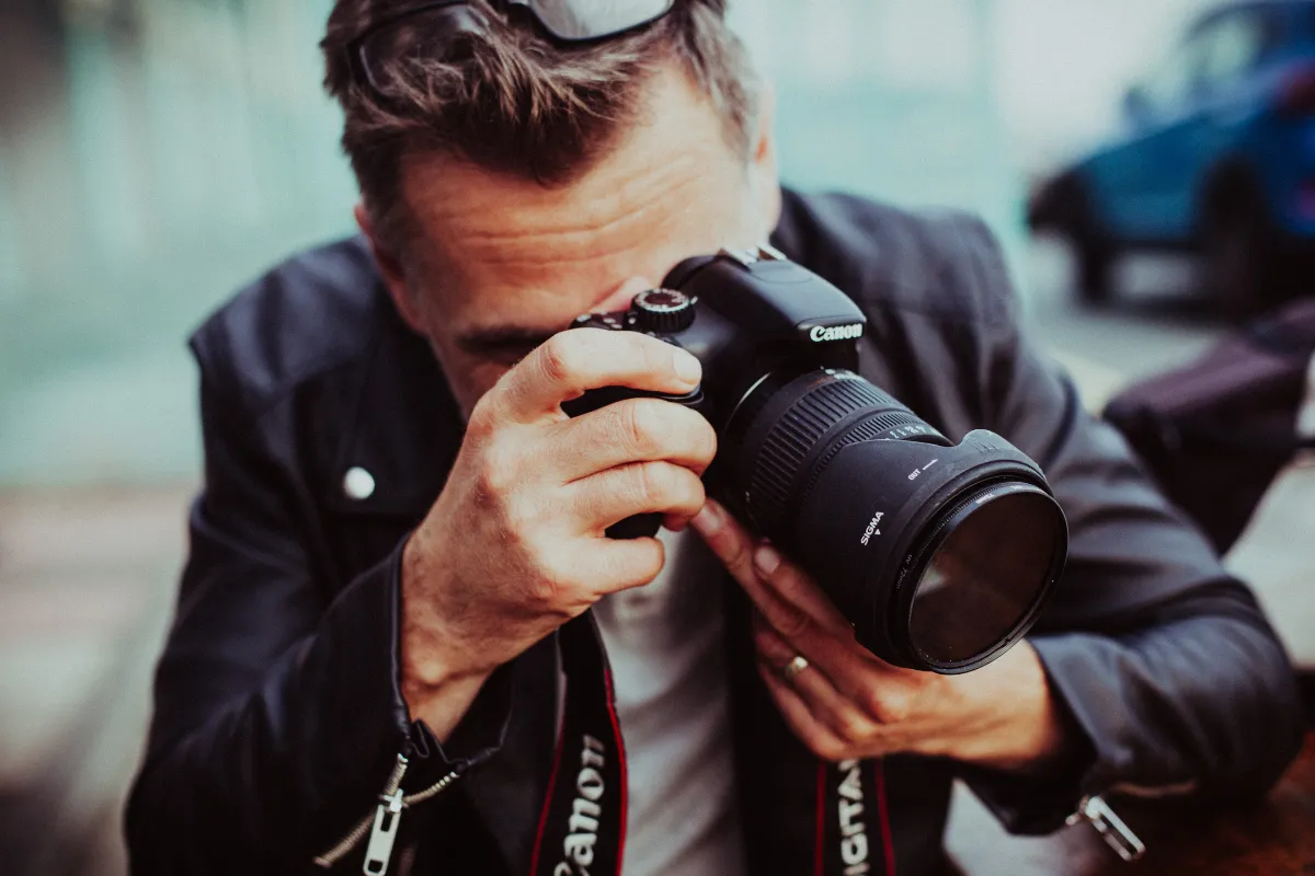 Zdjęcie Ile zarabia fotograf produktowy? Odkryj prawdziwe zarobki w branży