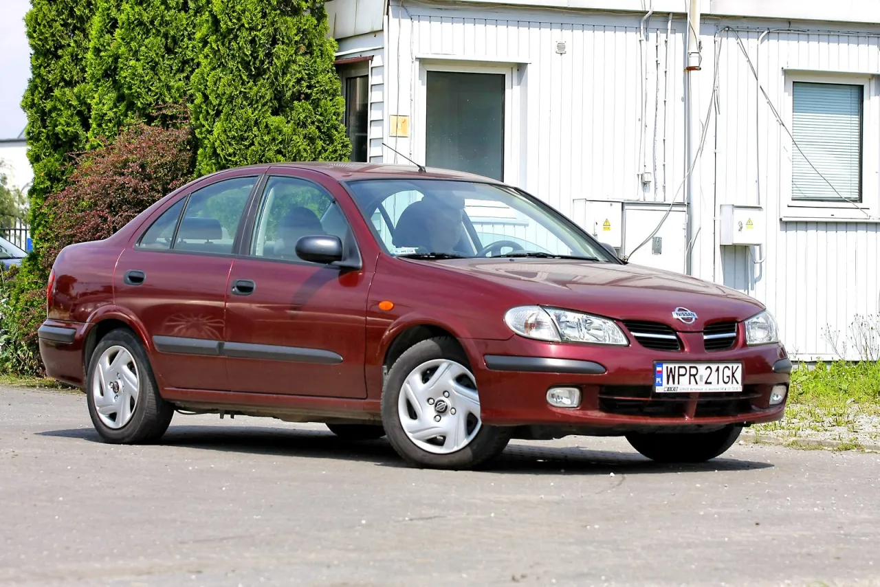 Zdjęcie Pojemność baku Nissan Almera N16 – co musisz wiedzieć, aby zaoszczędzić na paliwie