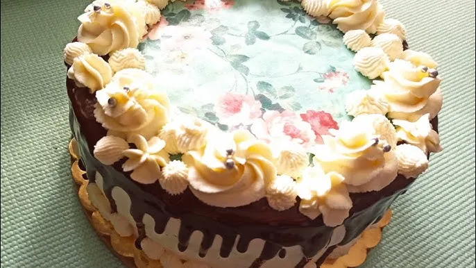 Zdjęcie Ile może leżeć opłatek na torcie, aby zachować świeżość?