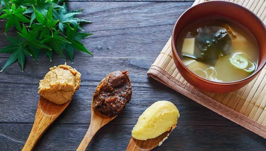 Zdjęcie Prepara Sopa de Miso en Casa: Gu&iacute;a definitiva y beneficios sorprendentes