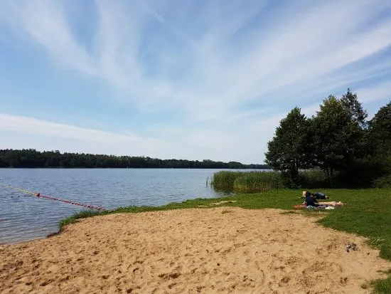 Zdjęcie Jezioro Kierskie - piękne miejsce na wędkowanie i relaks w Poznaniu