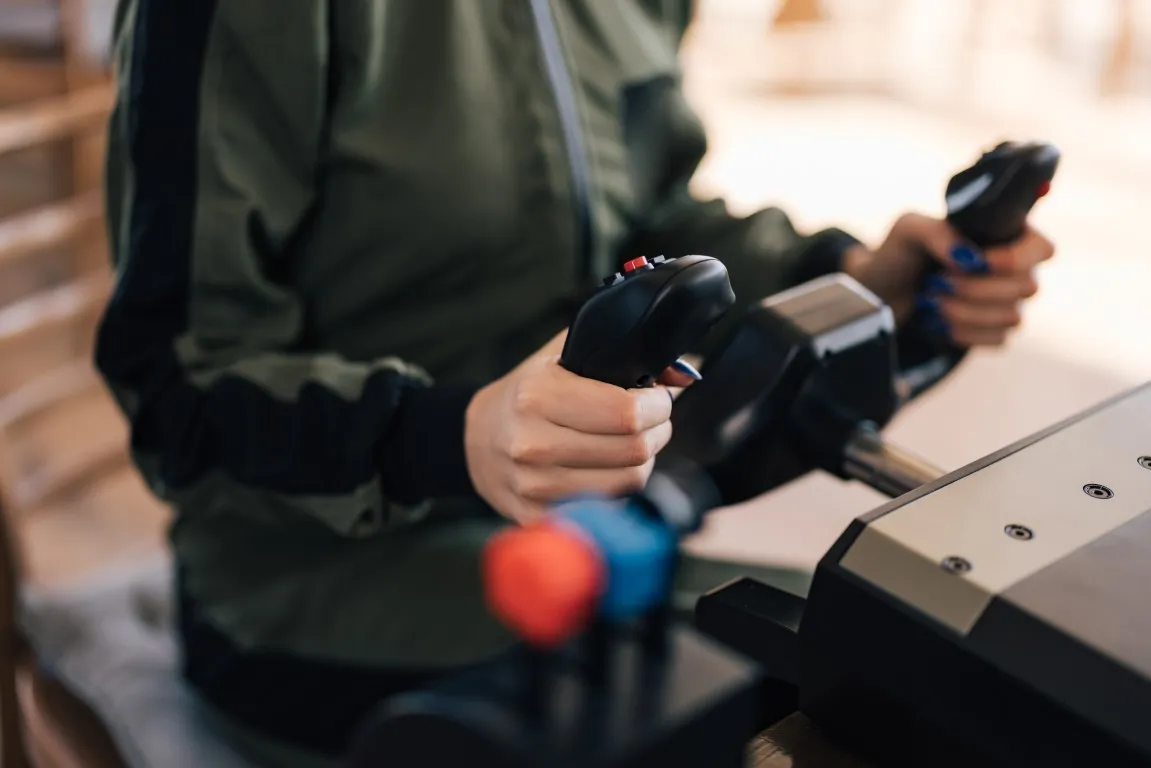 Zdjęcie Do czego służy joystick? Odkryj jego zastosowania w grach i nie tylko