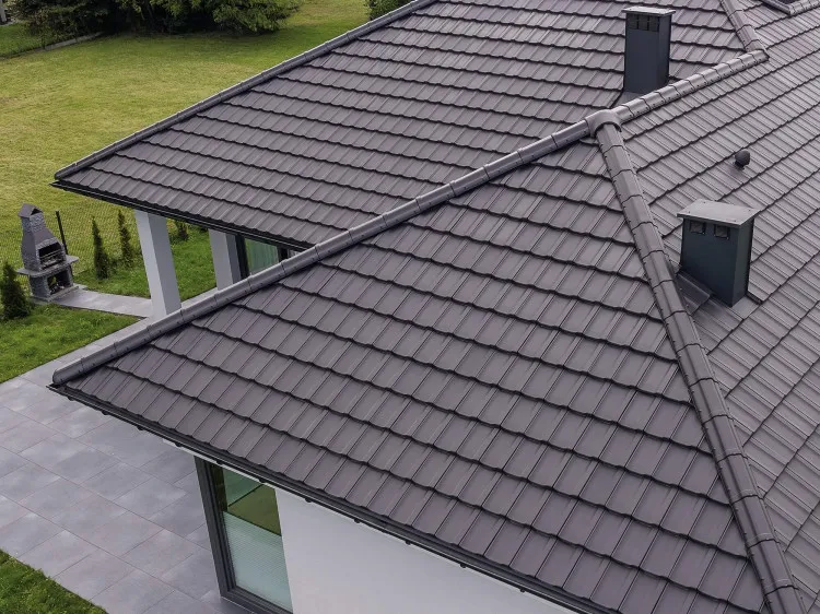 Zdjęcie Dachówka cementowa czy ceramiczna: która lepsza na Twój dach?