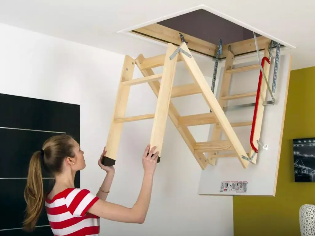 Zdjęcie Schody strychowe OMAN czy FAKRO – który wybór jest lepszy dla Ciebie?