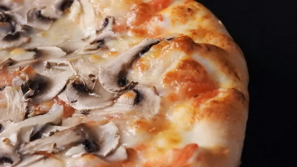 Zdjęcie Jak zrobić pizzę w domu – prosty przepis na idealne ciasto i dodatki