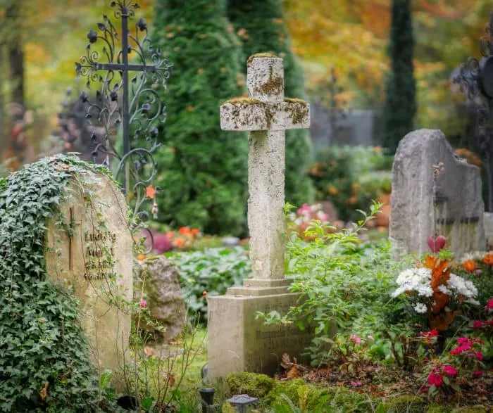 Zdjęcie Pogoda na pogrzebie co oznacza – co symbolizuje w kulturze?