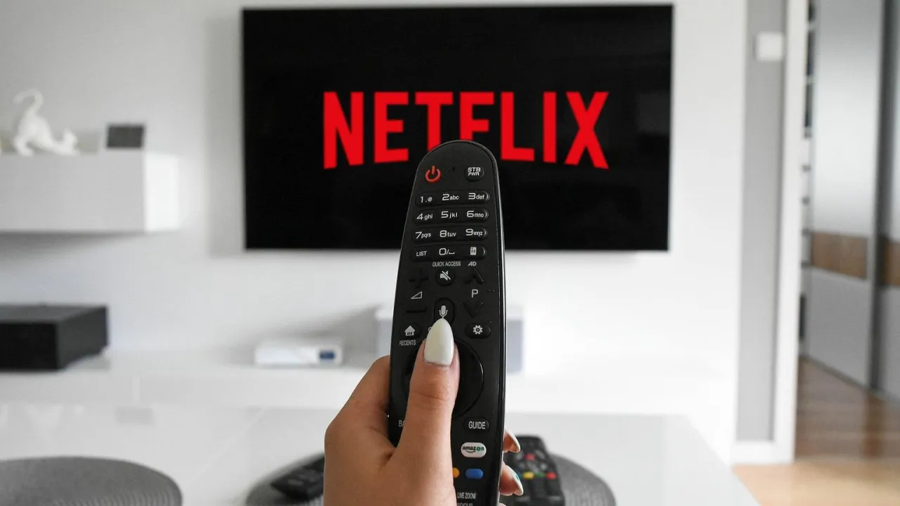 Zdjęcie Jak włączyć Netflix na telewizorze? Proste metody krok po kroku