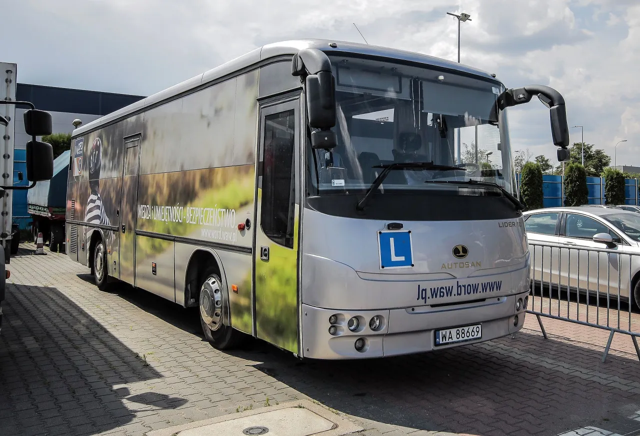 Zdjęcie Ile kosztuje prawo jazdy na autobus? Szczegóły, które musisz znać