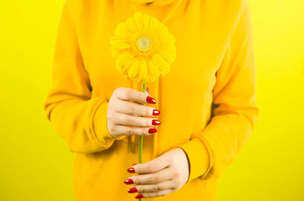 Zdjęcie Jak zrobić manicure tytanowy krok po kroku bez błędów i stresu