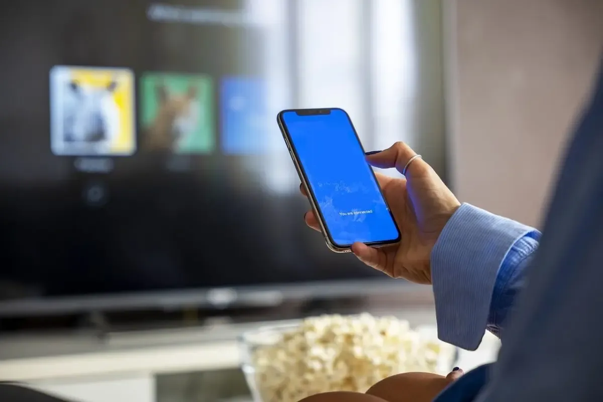 Zdjęcie Jak połączyć telefon z telewizorem Sony Bravia i uniknąć problemów
