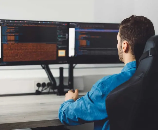 Zdjęcie Jak podłączyć monitor do laptopa kablem HDMI – uniknij problemów z wyświetlaniem
