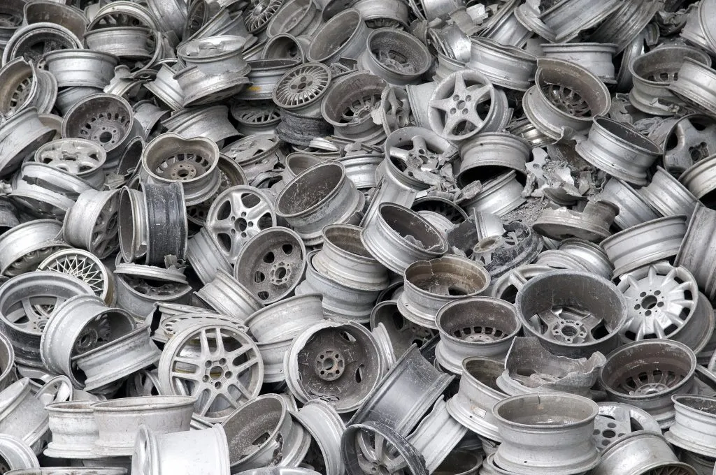 Zdjęcie Ile za felgi aluminiowe na złomie: Aktualne ceny skupu w Polsce