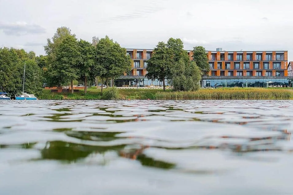 Zdjęcie Hotele nad jeziorem Bory Tucholskie – idealne miejsce na relaks i przygodę