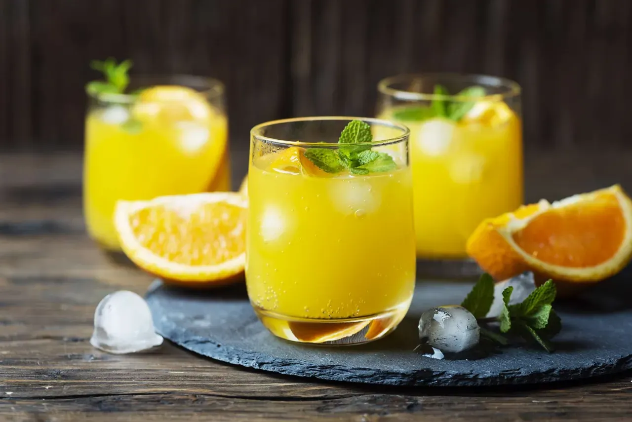 Zdjęcie Prosty przepis na drink z grenadiną i sokiem pomarańczowym, który zachwyci