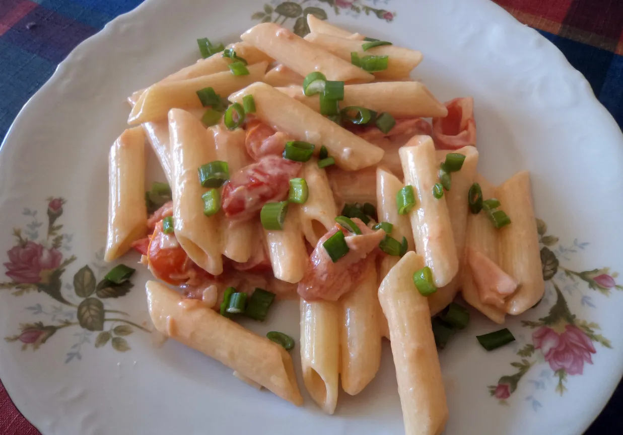 Zdjęcie Penne z łososiem: Szybkie i eleganckie przepisy na pyszne danie