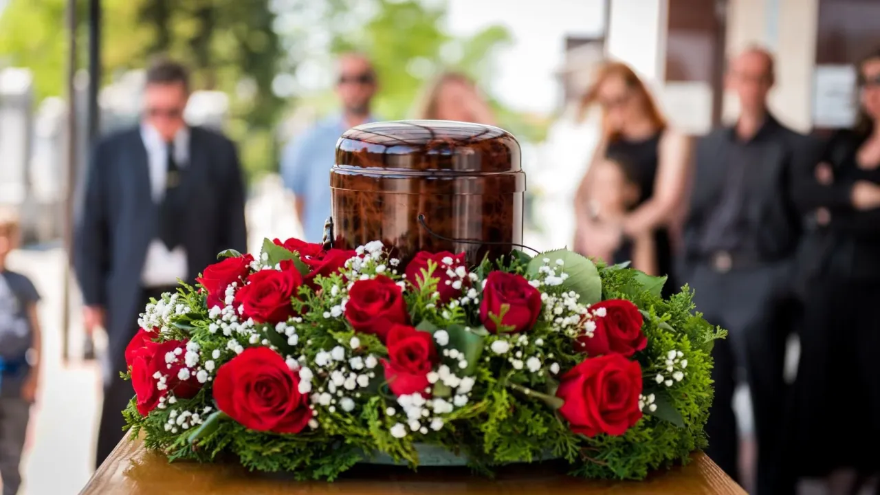 Zdjęcie Jakie kwiaty na pogrzeb babci - wybierz te, które wyrażą miłość