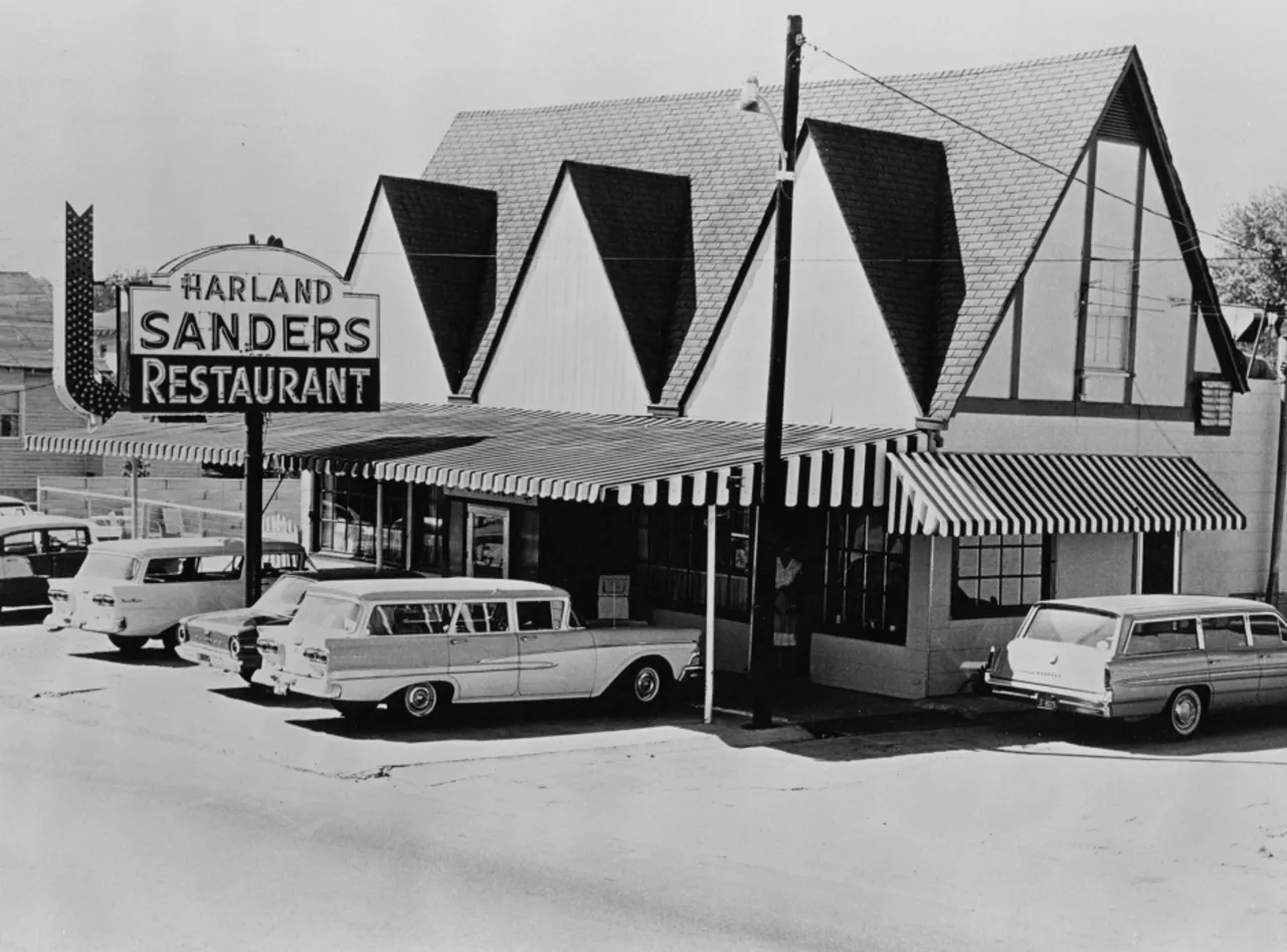 Zdjęcie W którym roku powstało KFC? Odkryj fascynującą historię tej marki