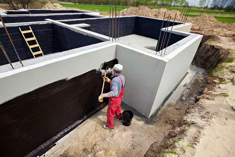 Zdjęcie Skuteczne sposoby na zabezpieczenie fundamentów przed wilgocią