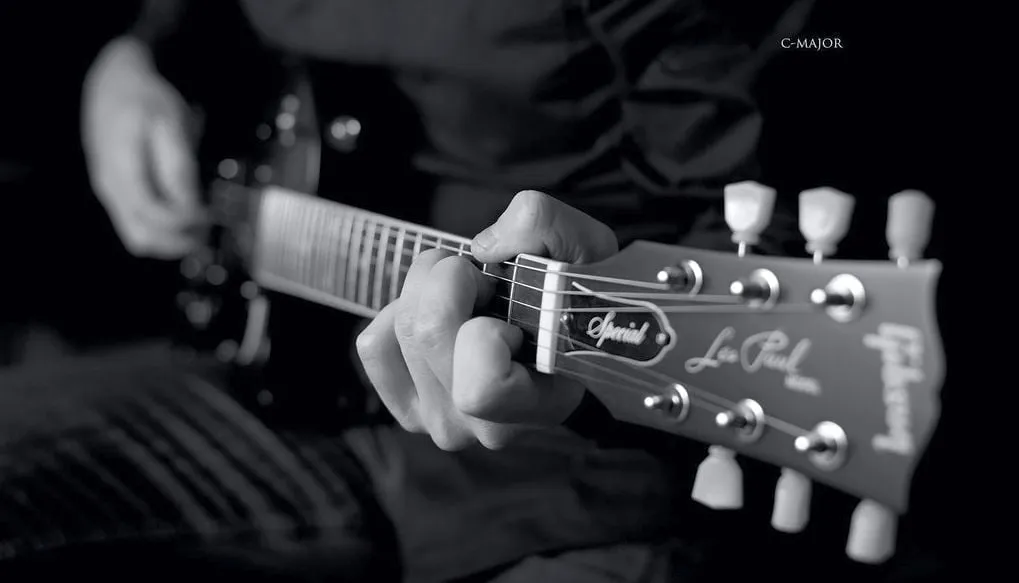 Zdjęcie Jak zagrać gamę na gitarze - proste techniki dla początkujących