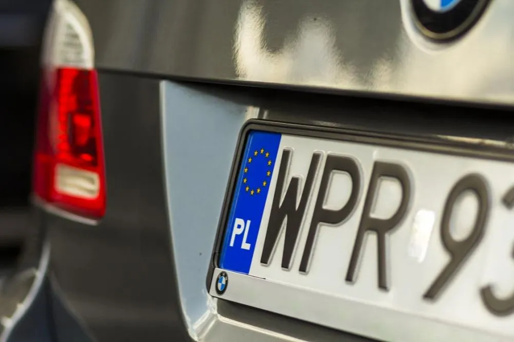 Zdjęcie Tablice rejestracyjne i 5 wymiarów które każdy kierowca musi znać