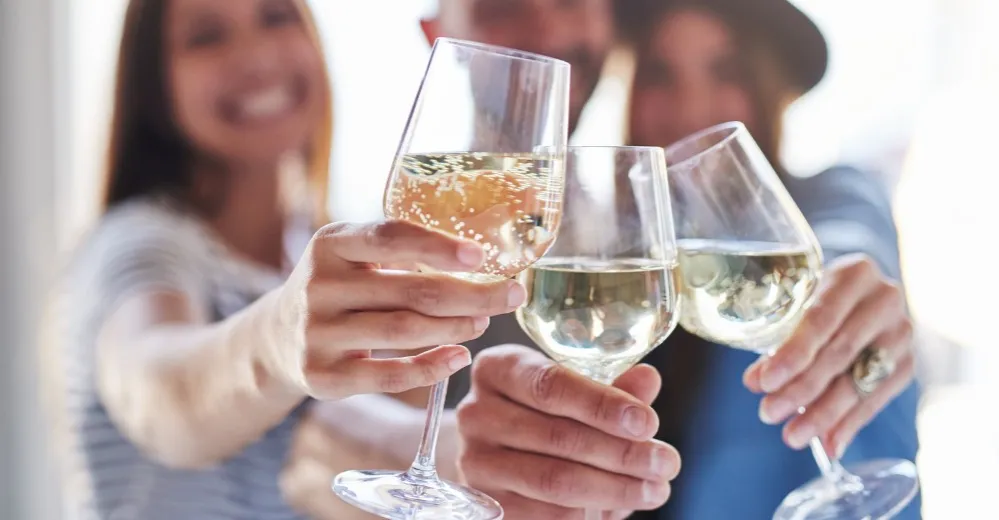 Zdjęcie Czy alkohol zabija plemniki? Sprawdź, jak wpływa na płodność mężczyzn
