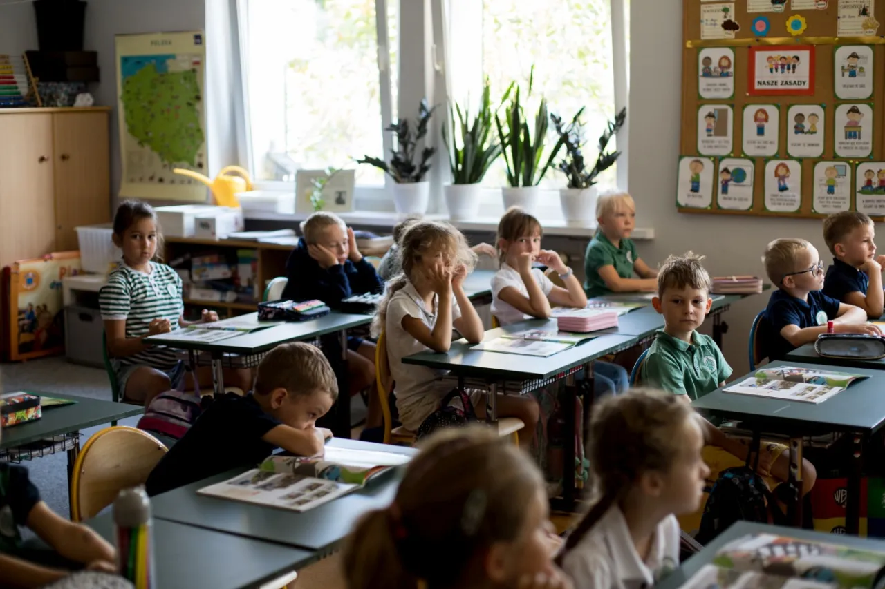 Zdjęcie Szkoła dla niesłyszących w Poznaniu: wsparcie i możliwości edukacyjne